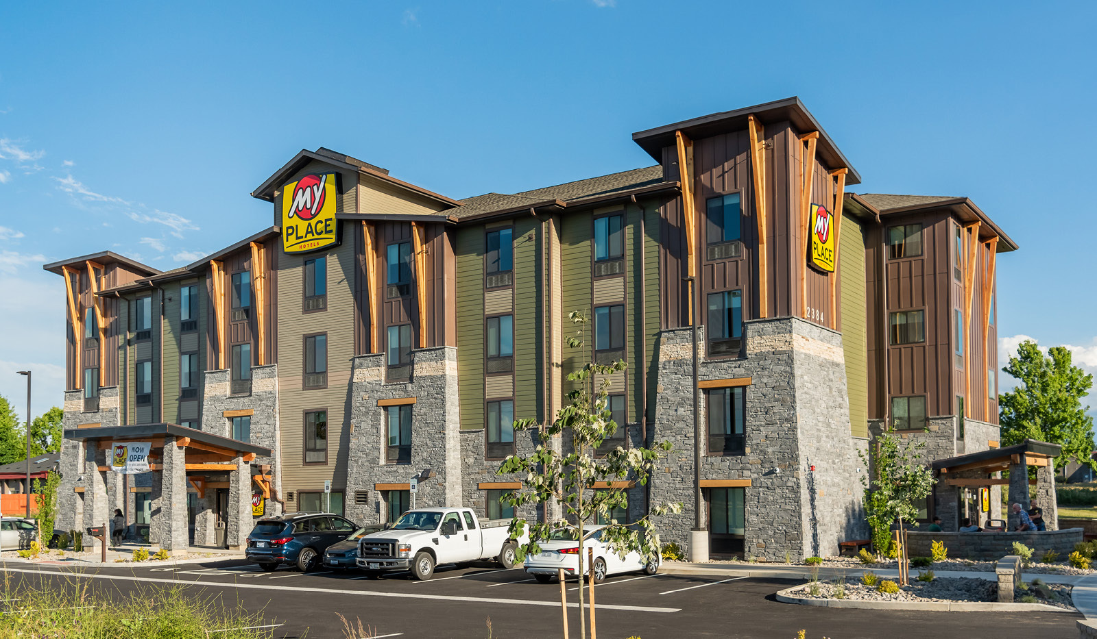 Exterior of My Place Hotel-Portland East, OR under a clear blue sky.