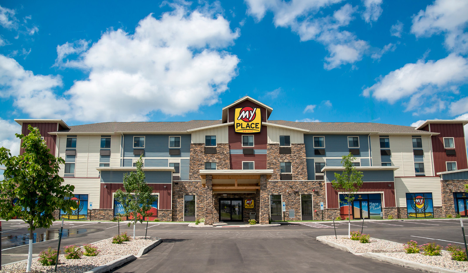 Exterior and parking lot of My Place Hotel Aberdeen, SD