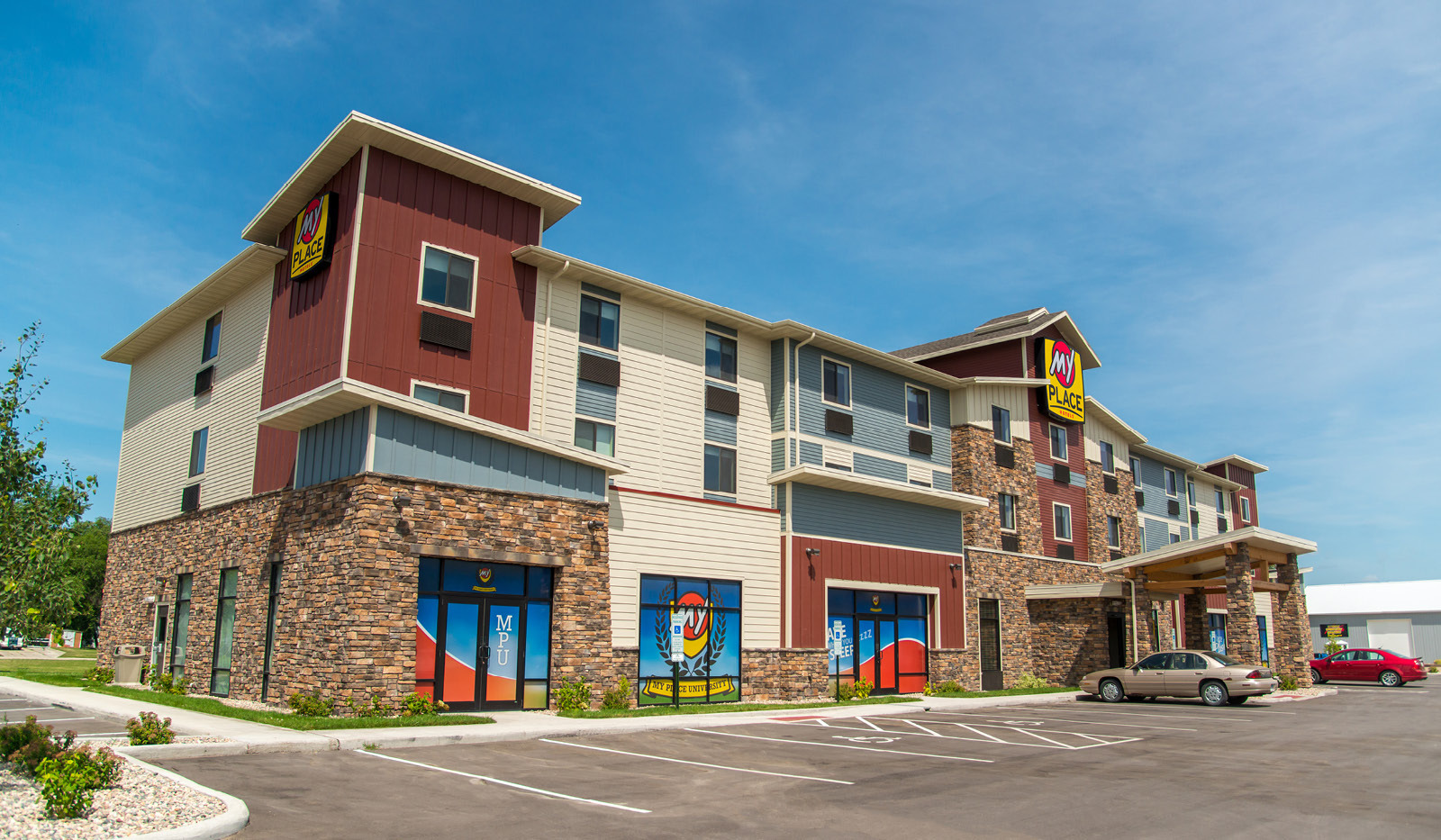 Exterior of My Place Hotel Aberdeen with accessible parking spots