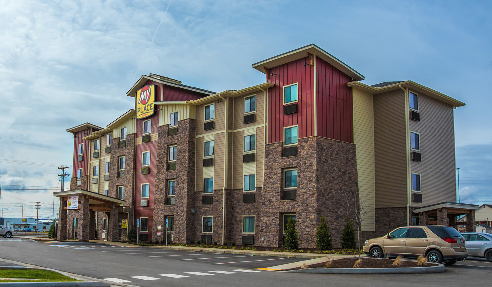 Exterior of My Place Hotel-Lebanon, TN under a cloudy sky.