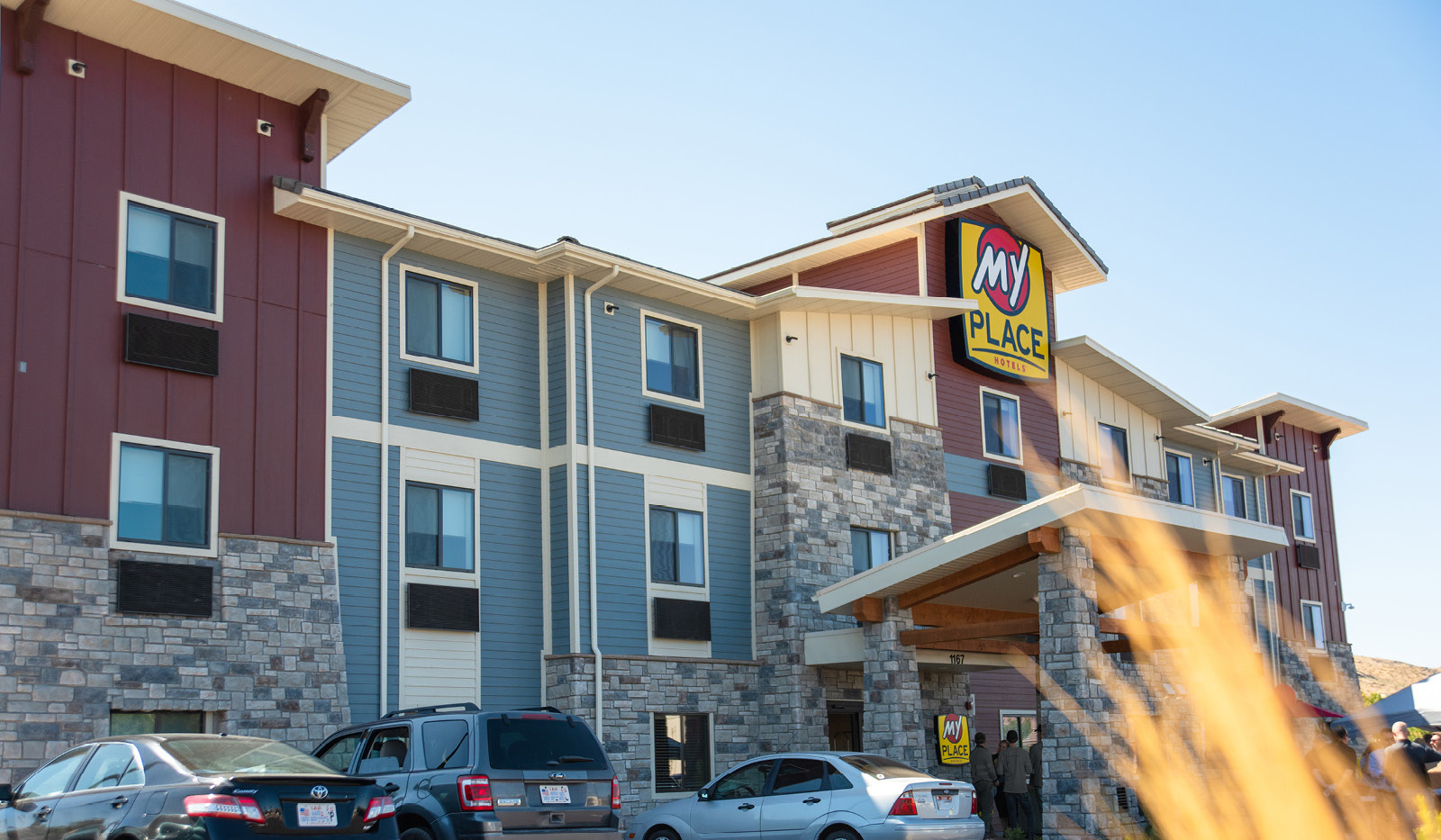 Exterior My Place Hotel-Hurricane, UT with clear blue sky.