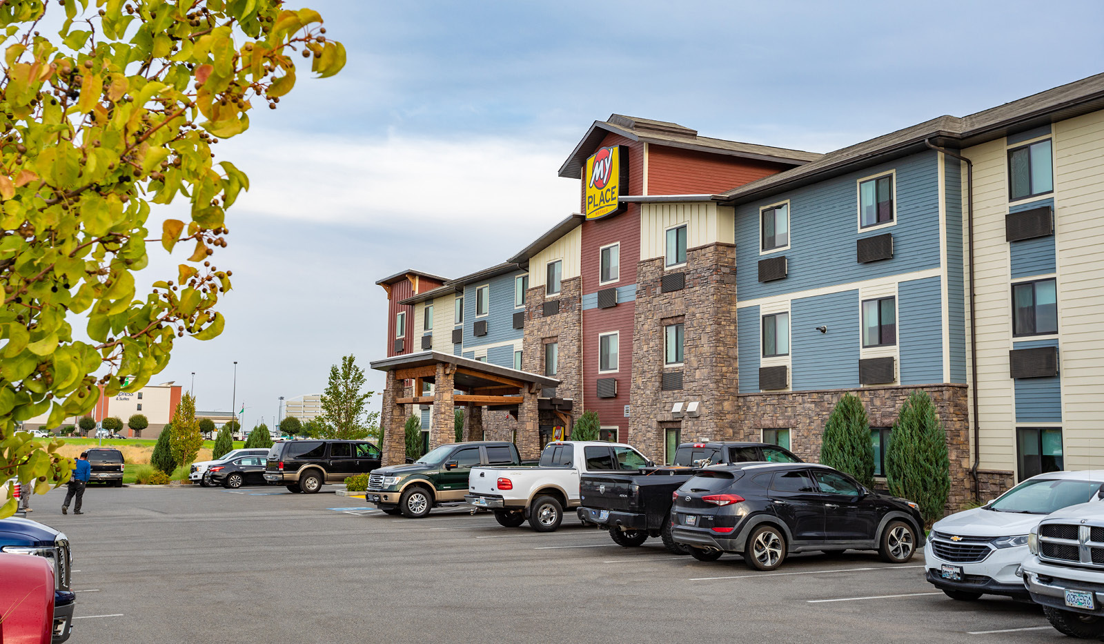 Exterior My Place Hotel-Pasco, WA parking lot and trees.