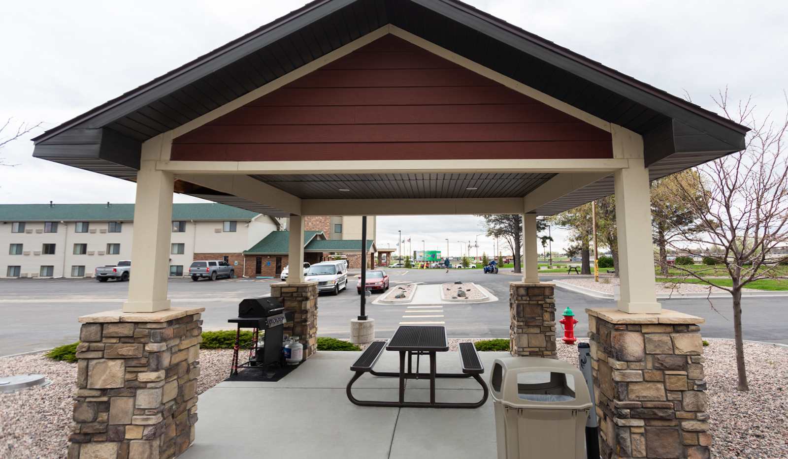 Exterior My Place Hotel-Cheyenne, WY's grilling pavilion with grills and bench.