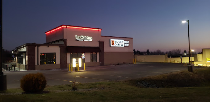 An outside view of a conjoined business building, the right side consisting of a coffee shop, a white sign reading "Biggby Coffee"