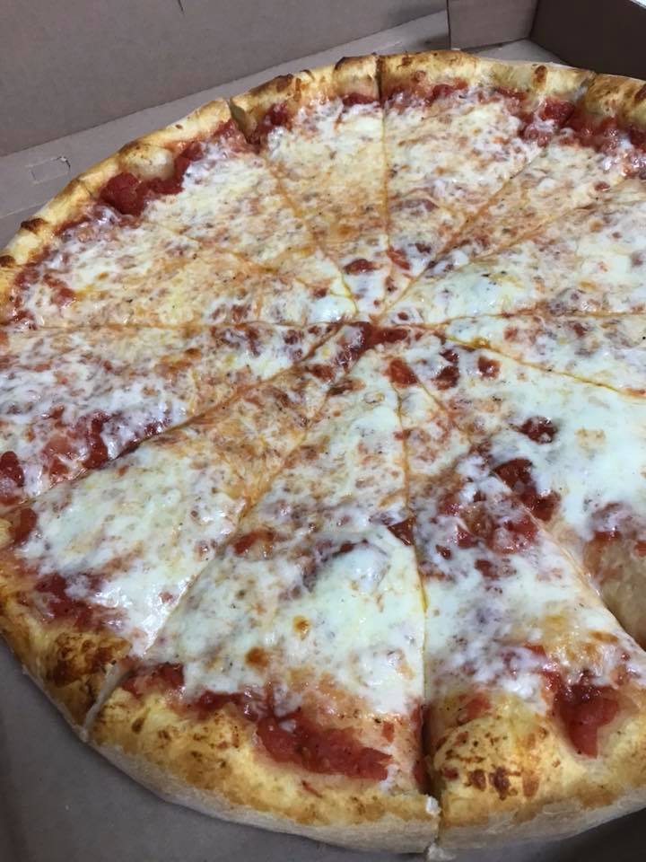 Close view of a sliced plain cheese pizza.